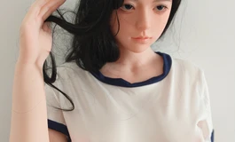 准备给璃宝换身衣服，（后悔没减重了，搬起来费劲呀）