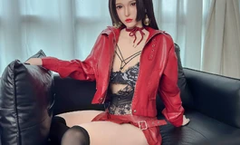 今天继续分享色系娃娃新款【苏婉】，红色皮甲，沙发上的诱惑