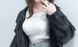 璃宝偷偷穿我的外套，还带了贪婪银蛇戒指，