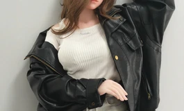 璃宝偷偷穿我的外套，还带了贪婪银蛇戒指，