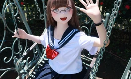 KiraDols没穿裤子