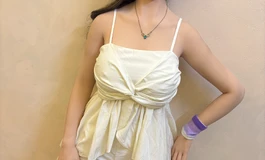 白色炫女生