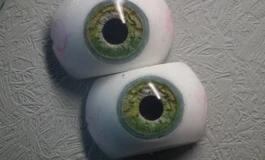 冬天吃香菜0112美瞳眼