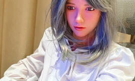新人盲盒中了个小麦色娃娃，求推荐出装。