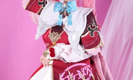 闭眼护理师cos风堇