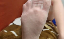 下班后偶遇邻家小姐姐，我邀请她进来我家坐坐，他竟然答应了！
