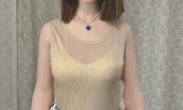 国色天香，穿清新花裙子的女子