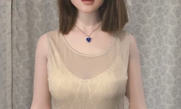 国色天香，穿清新花裙子的女子