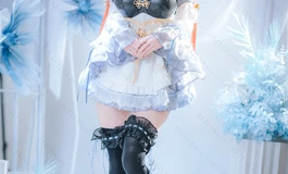“今日怎么这般冷淡...可是有什么不尽心的事？不如...让我来替你解解乏~”