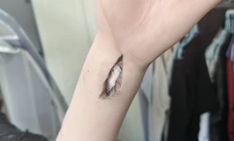 娃手腕断了，给焊接上