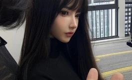 小娇妻跟着上班，感觉真爽，随时咸猪手摸她