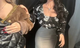 今天闺蜜去逛街，两个巨乳美女也太吸引人了---序界身体和头雕